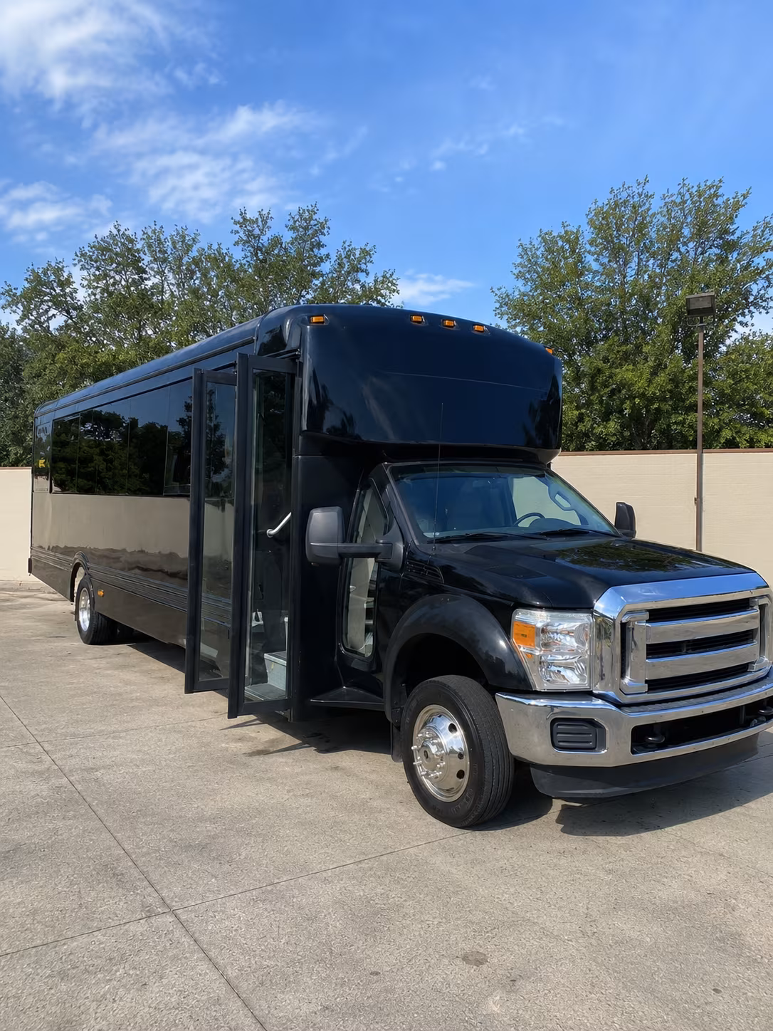 bartlett 20 passenger party bus
